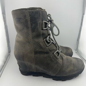 Sorel Joan Of Arctic II Women's Gray Leather Boots Hidden Wedge‎ Women’s Sz 10.5